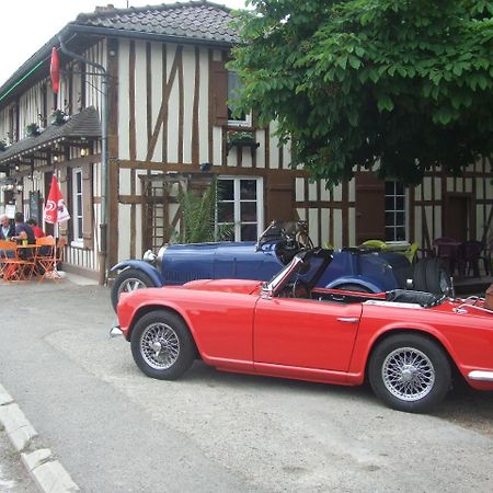 La Petite Auberge Chatelraould-Saint-Louvent Buitenkant foto